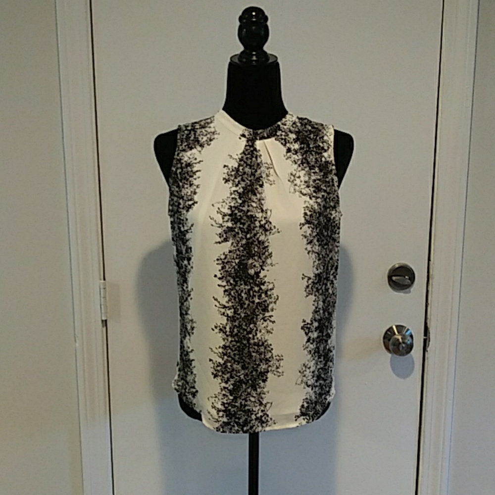Daniel Rainn Sleeveless floral open back blouse